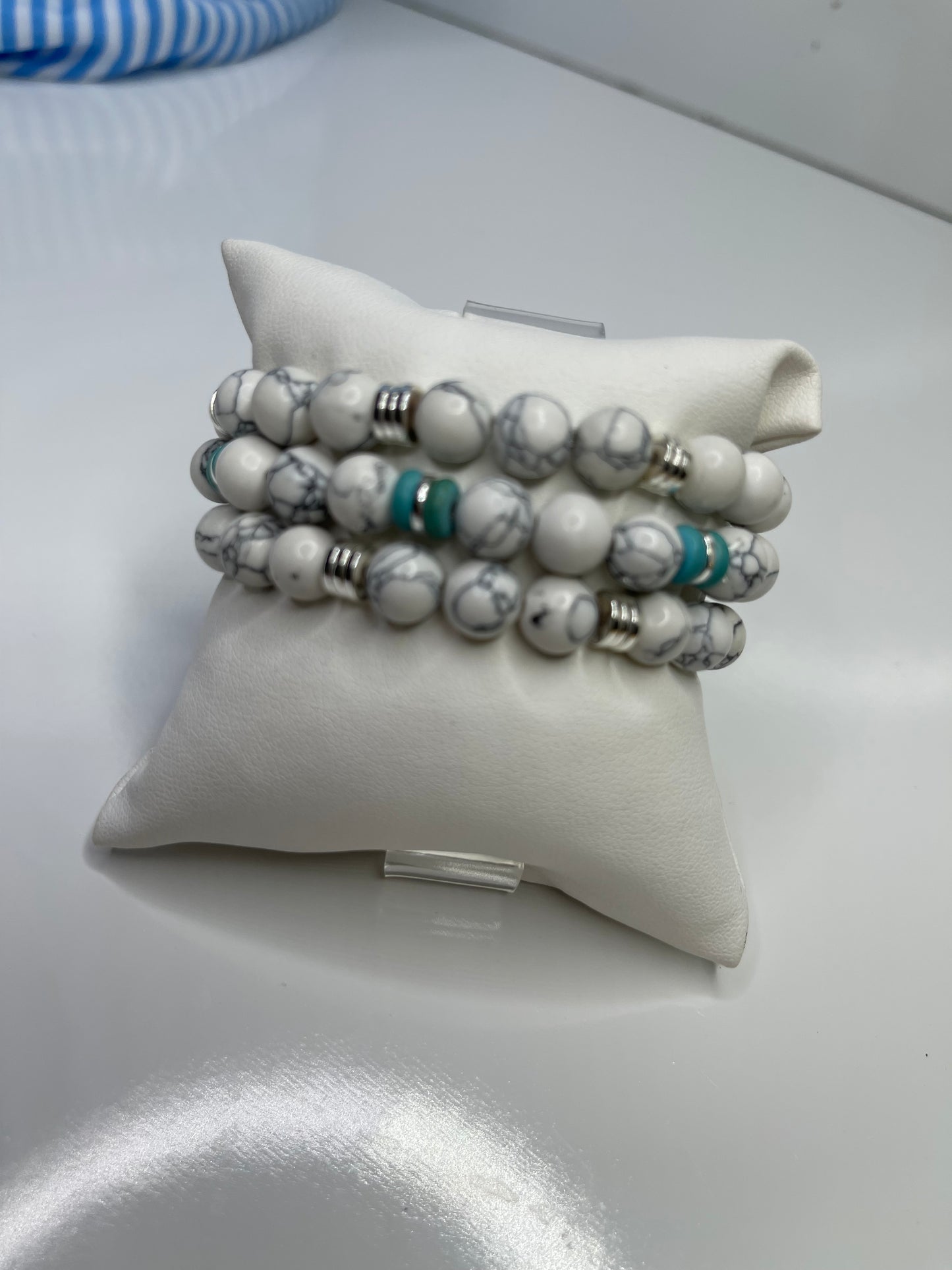 Blue agate / Howlite beaded bracelet silver (set of 3)