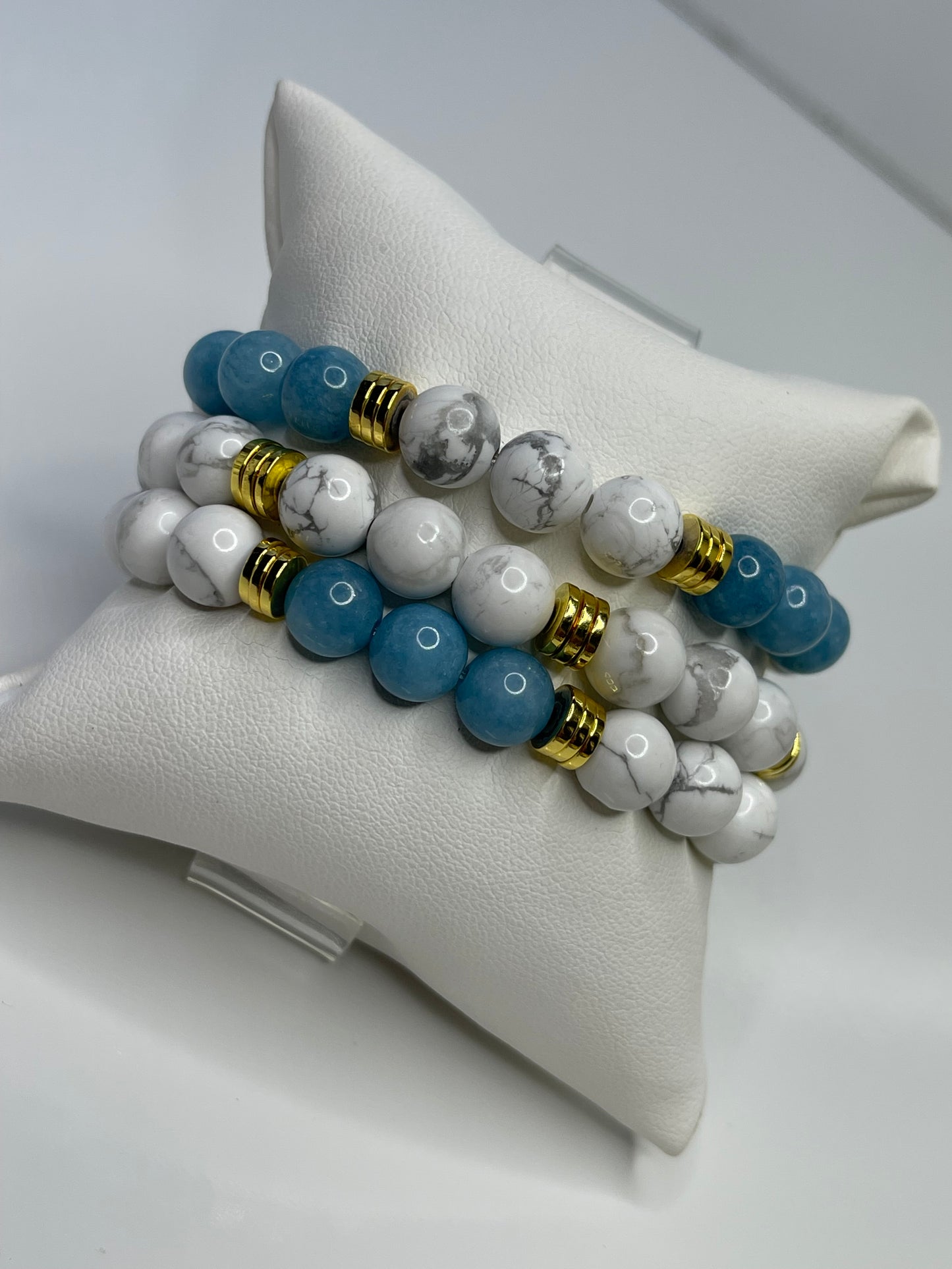 Blue agate / Howlite beaded bracelet (set of 3)