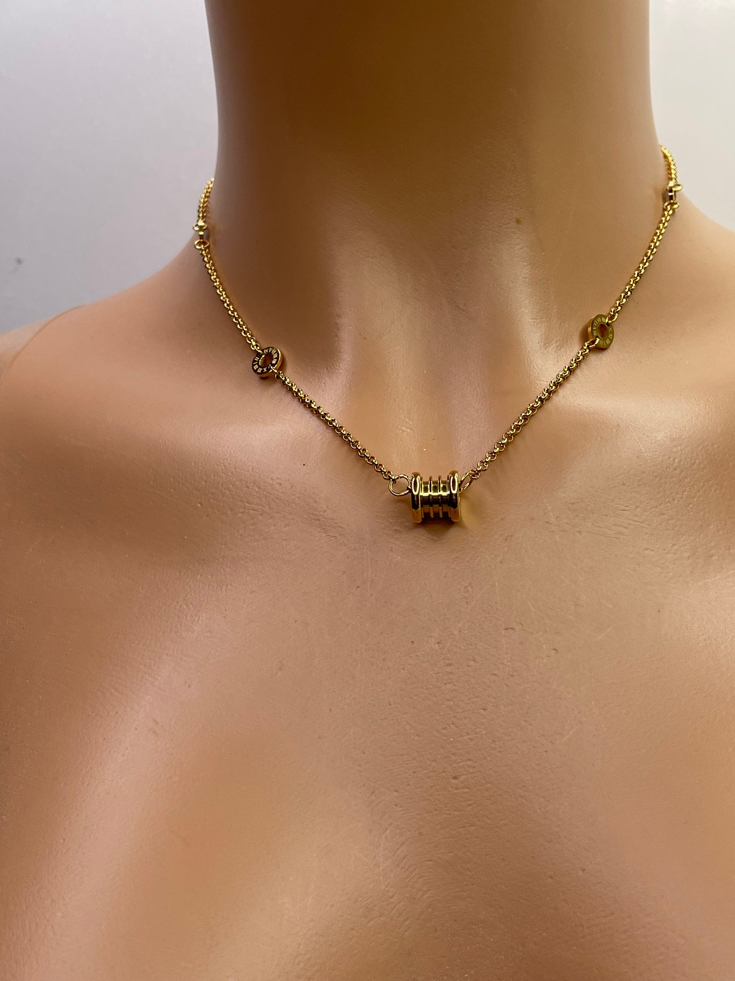 Dainty gold Necklace