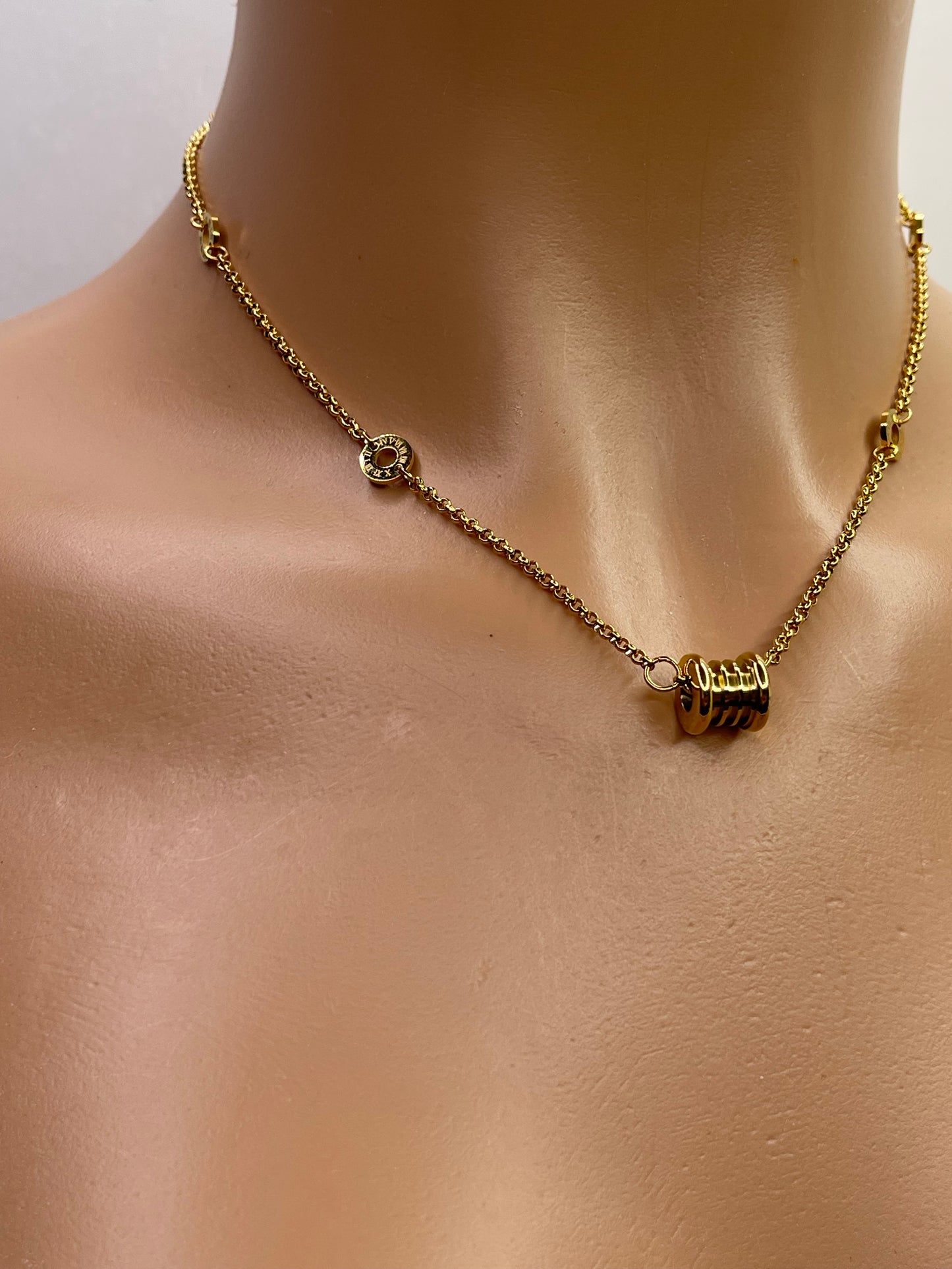 Dainty gold Necklace