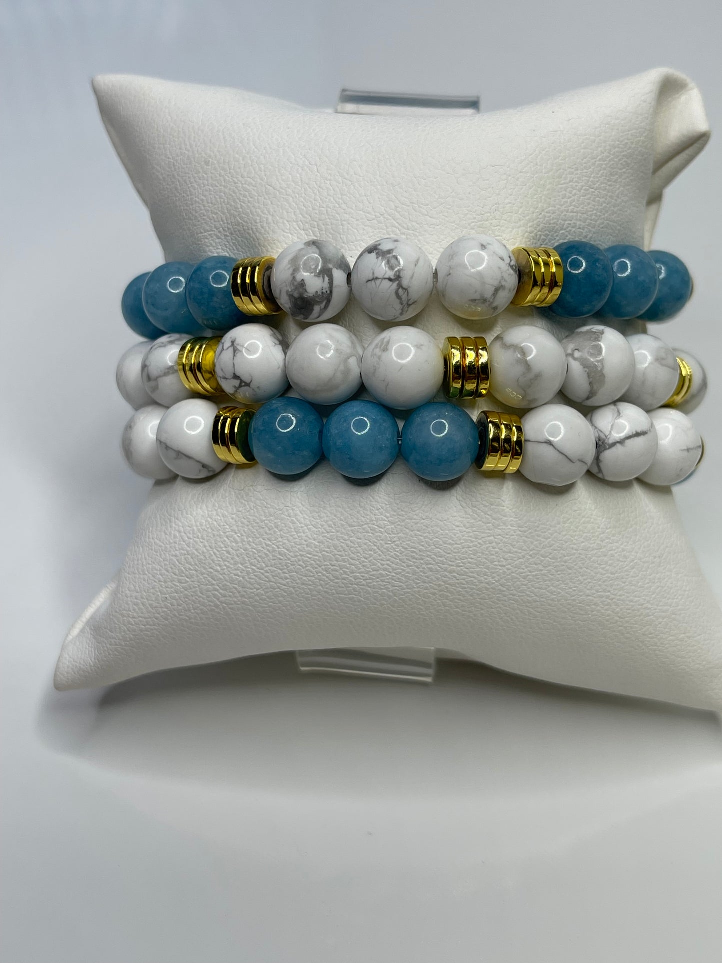 Blue agate / Howlite beaded bracelet (set of 3)