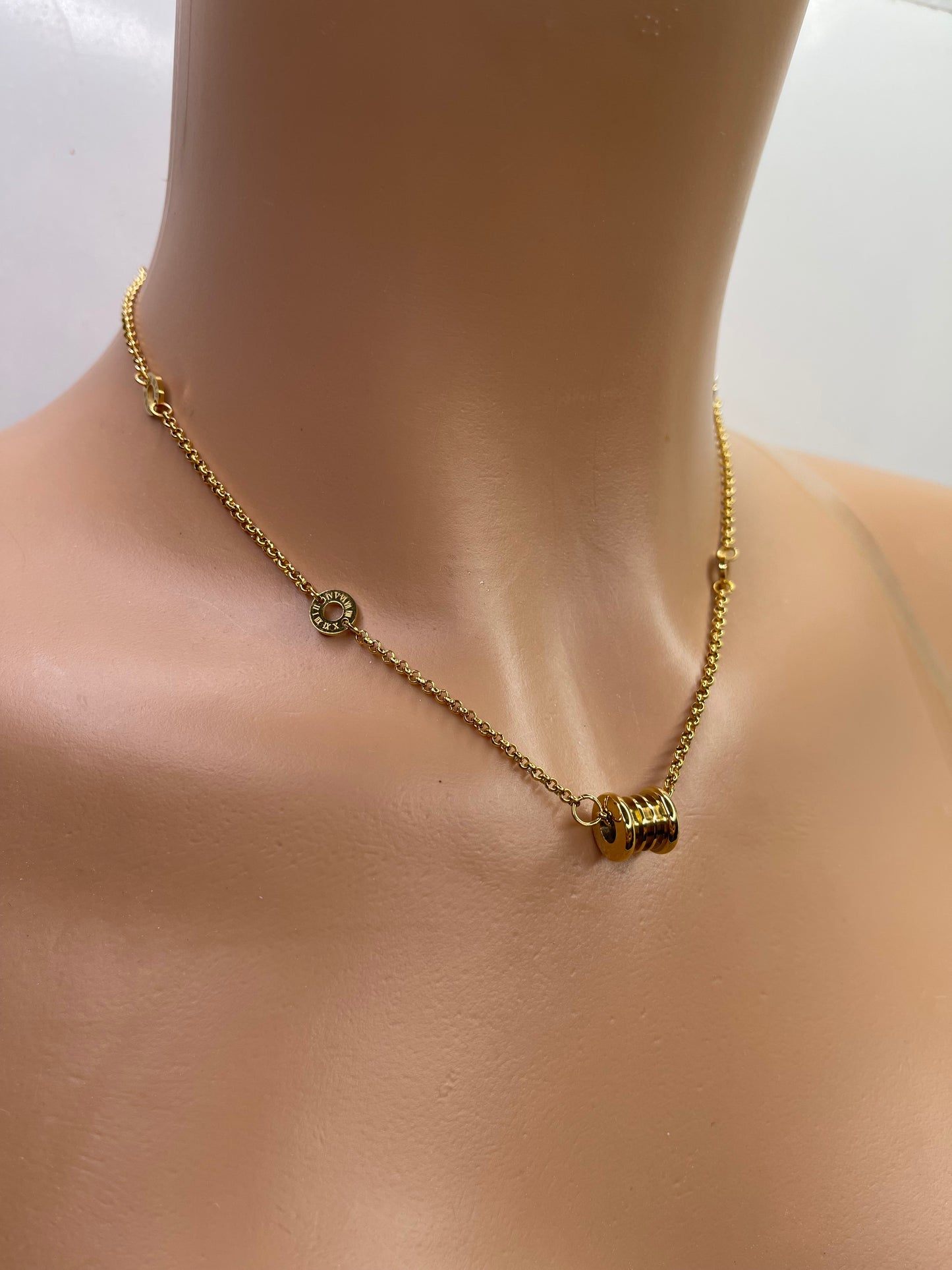 Dainty gold Necklace