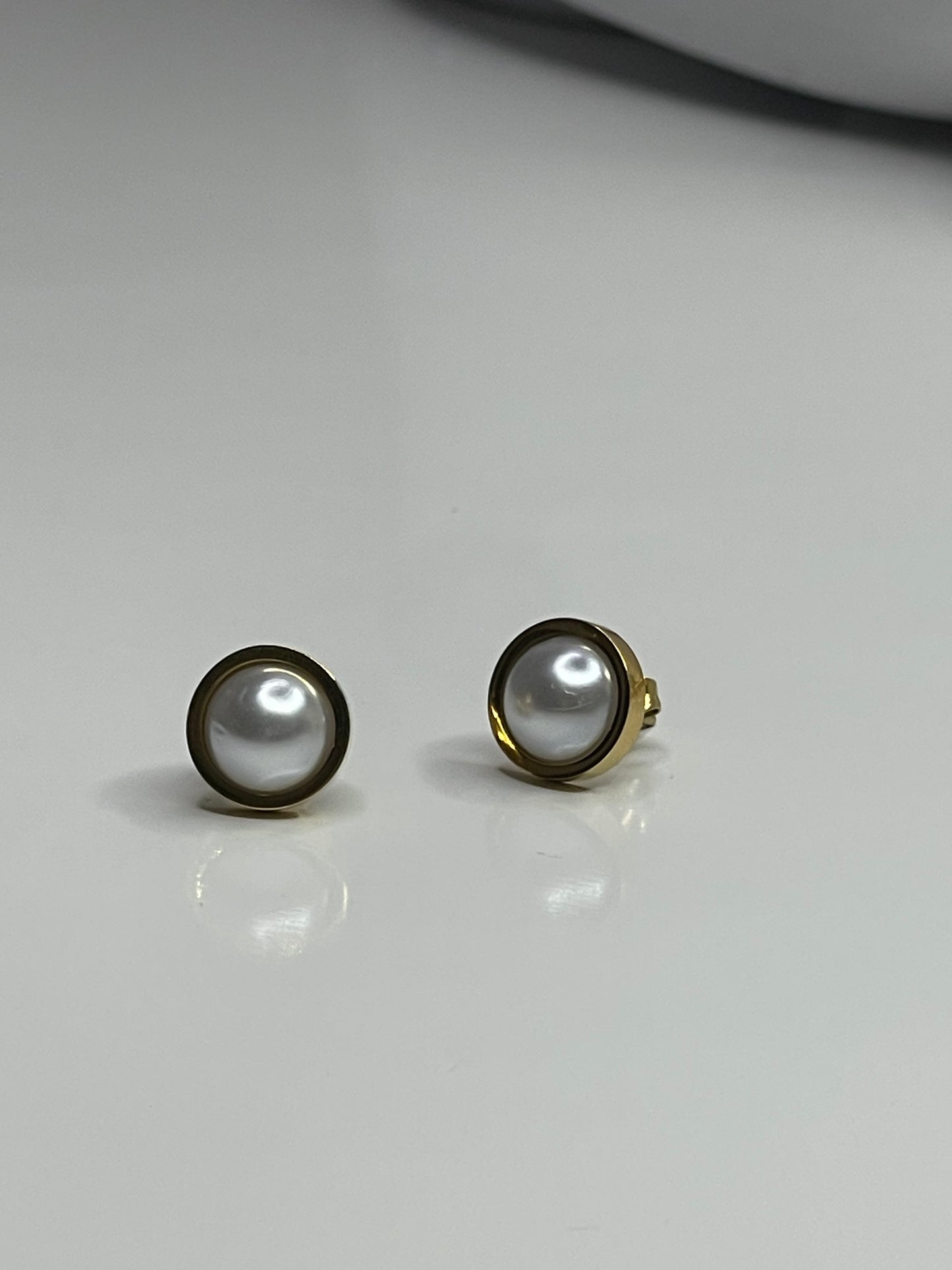 Gold Pearl stud earrings Stainless steel earrings