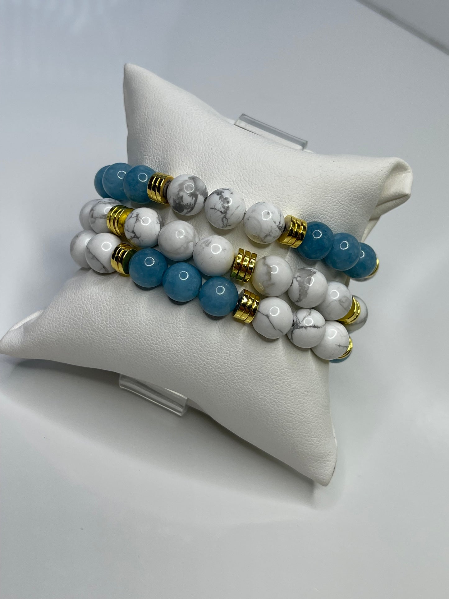 Blue agate / Howlite beaded bracelet (set of 3)