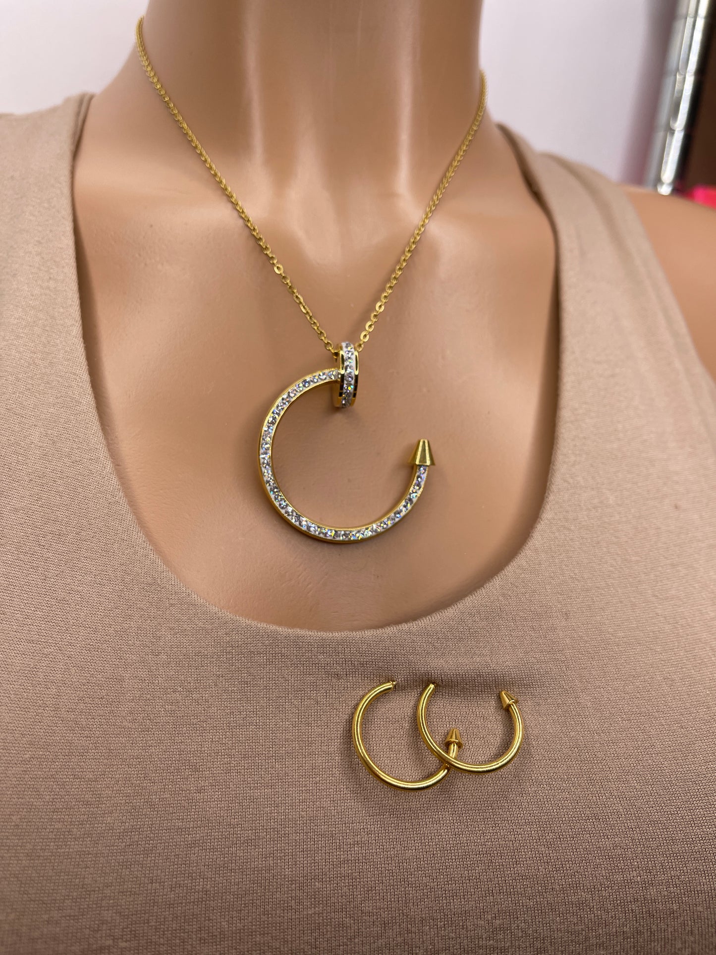 Veria Necklace Set