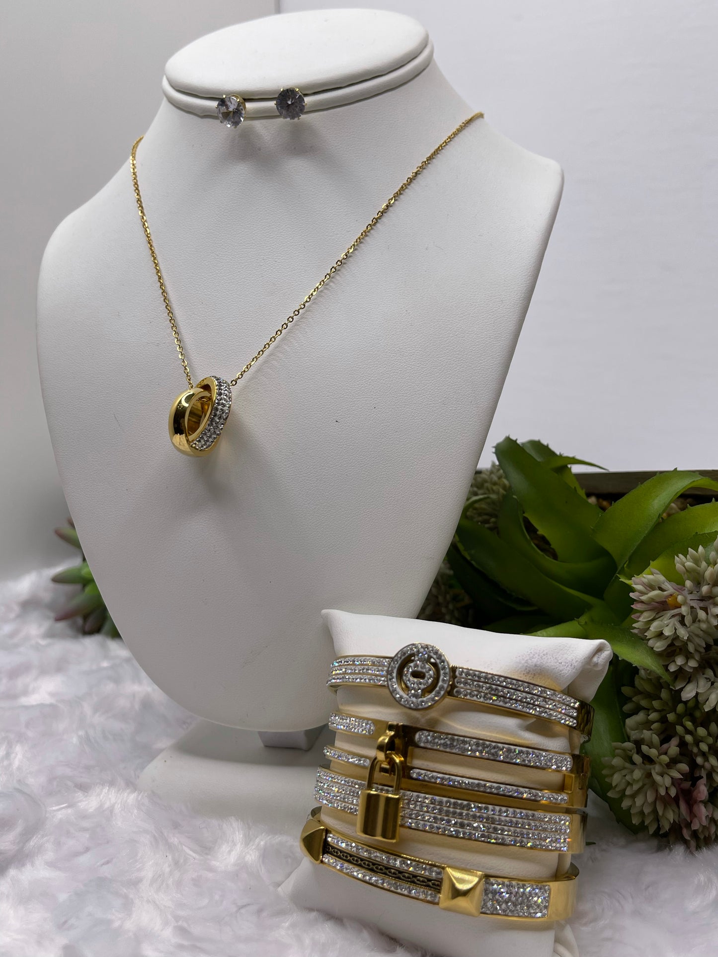 Inna Classy Necklace and Earring set